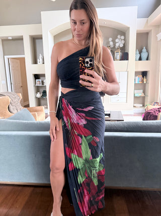 Lily Stream Pleated Two Piece Set in Navy Floral